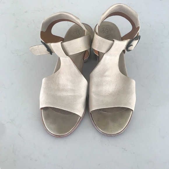 P. Monjo - Picture 4 of 5